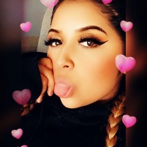 Meet your Posher, Mia